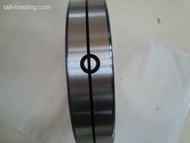 Full complement cylindrical roller bearing