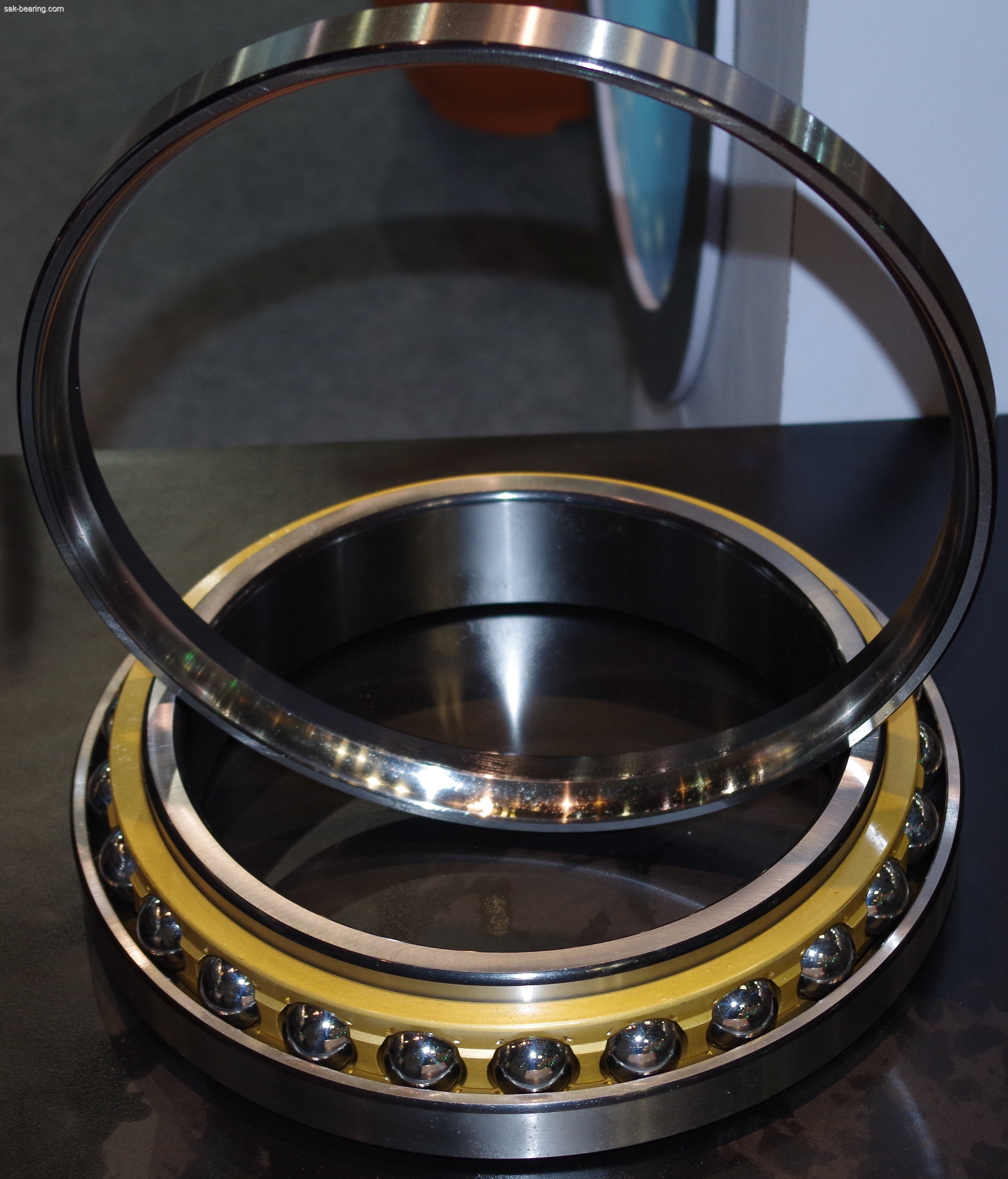 Four-point contact ball bearings